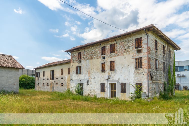 Rif. 1960_T - Complesso rurale con ampio scoperto e potenziale di sviluppo a Santa Lucia Di Piave