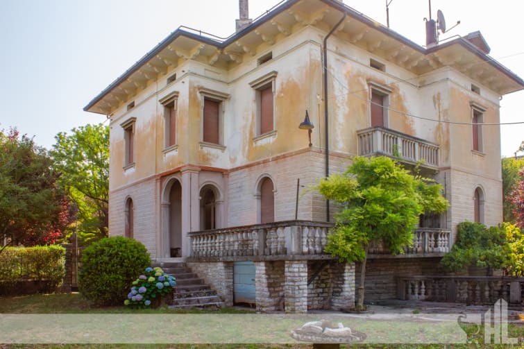 Rif. 1968 -  Villa liberty con giardino nel cuore di Feltre