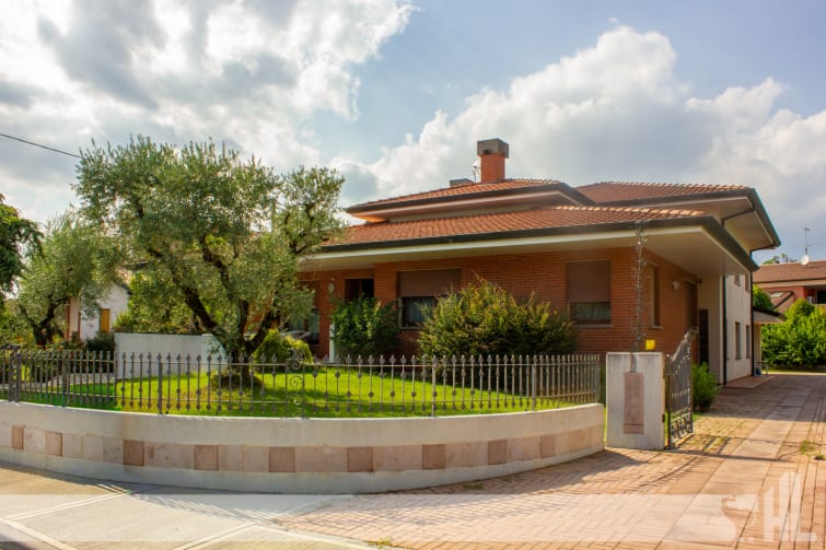 Rif.1970_T - Villa signorile con grande giardino privato a Zoppè di S.Vendemiano