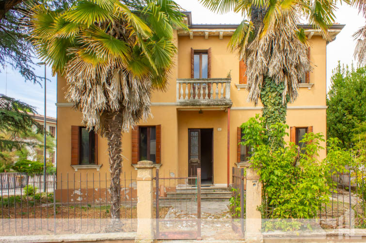 Rif. 1979_T - Storica porzione di casa da ristrutturare fuori mura a Treviso