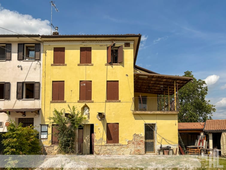 Rif. 1981_T - Rustico di testa con ampio terreno e progetti sulle colline di Conegliano