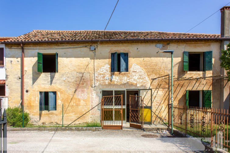 Rif. 1984_T - Casa da ristrutturare con ampi spazi a Carbonera