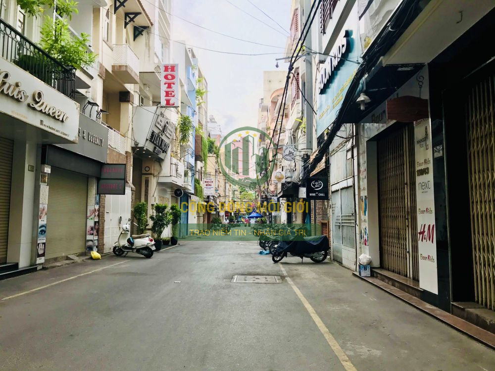 Bán nhà hẻm 150 Nguyễn Trãi, Quận 1