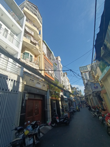Bán nhà mặt tiền Nguyễn Thanh Tuyền, Tân Bình