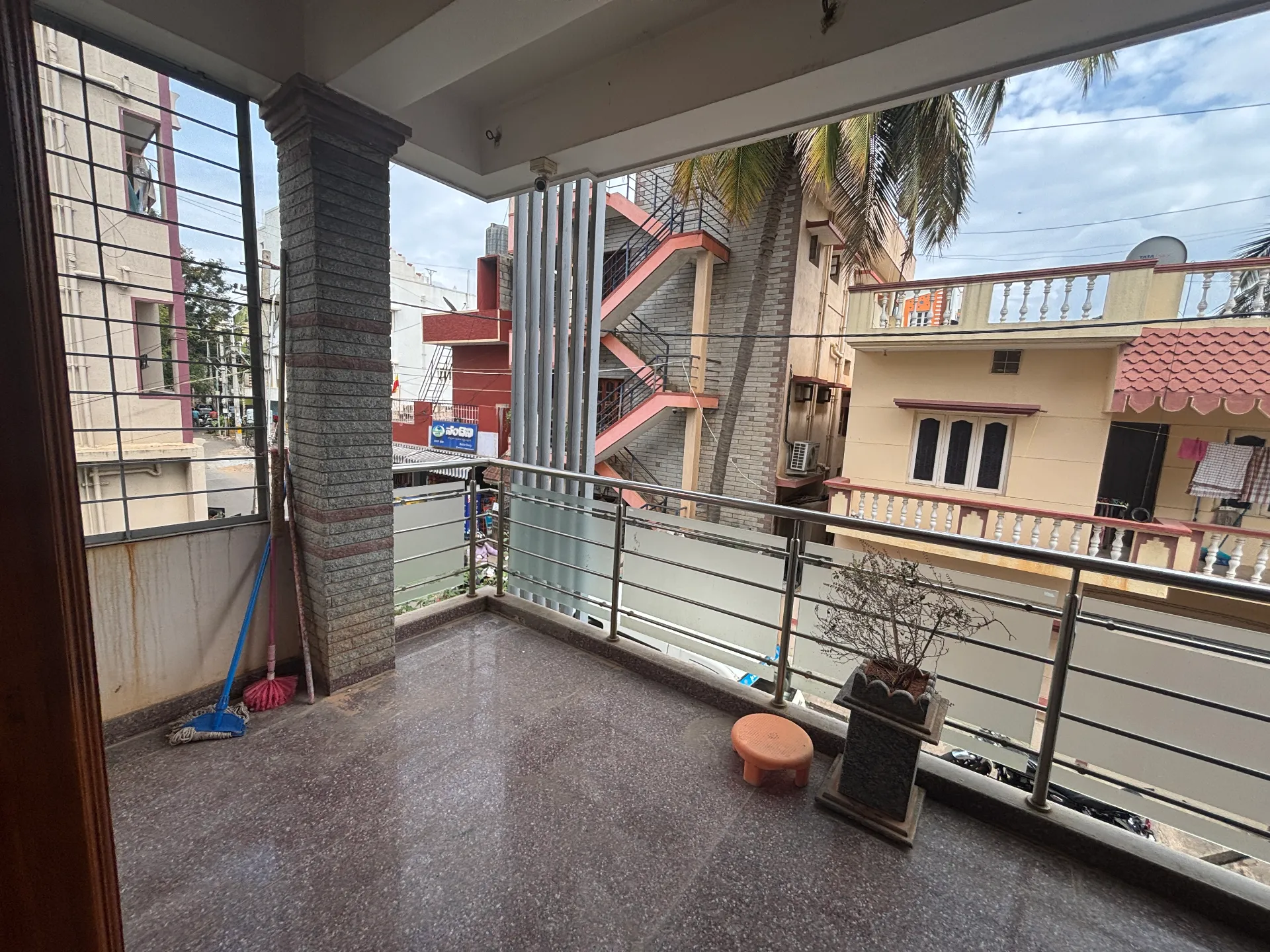 Spacious 5 BHK Duplex East-Facing Builder Floor in Vidyaranayapuram - Image 4