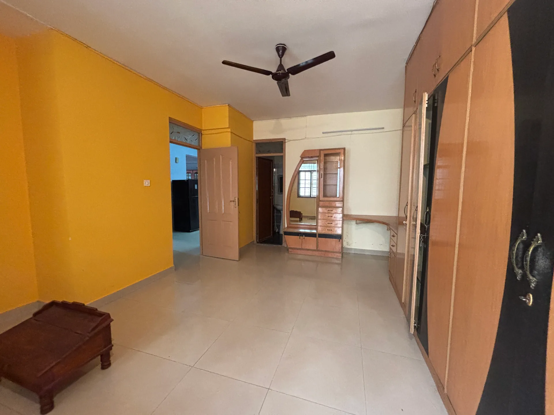 3-BHK Spacious Flat for Sale in Vijaya Bank Layout - Bannerghatta Road - Image 2