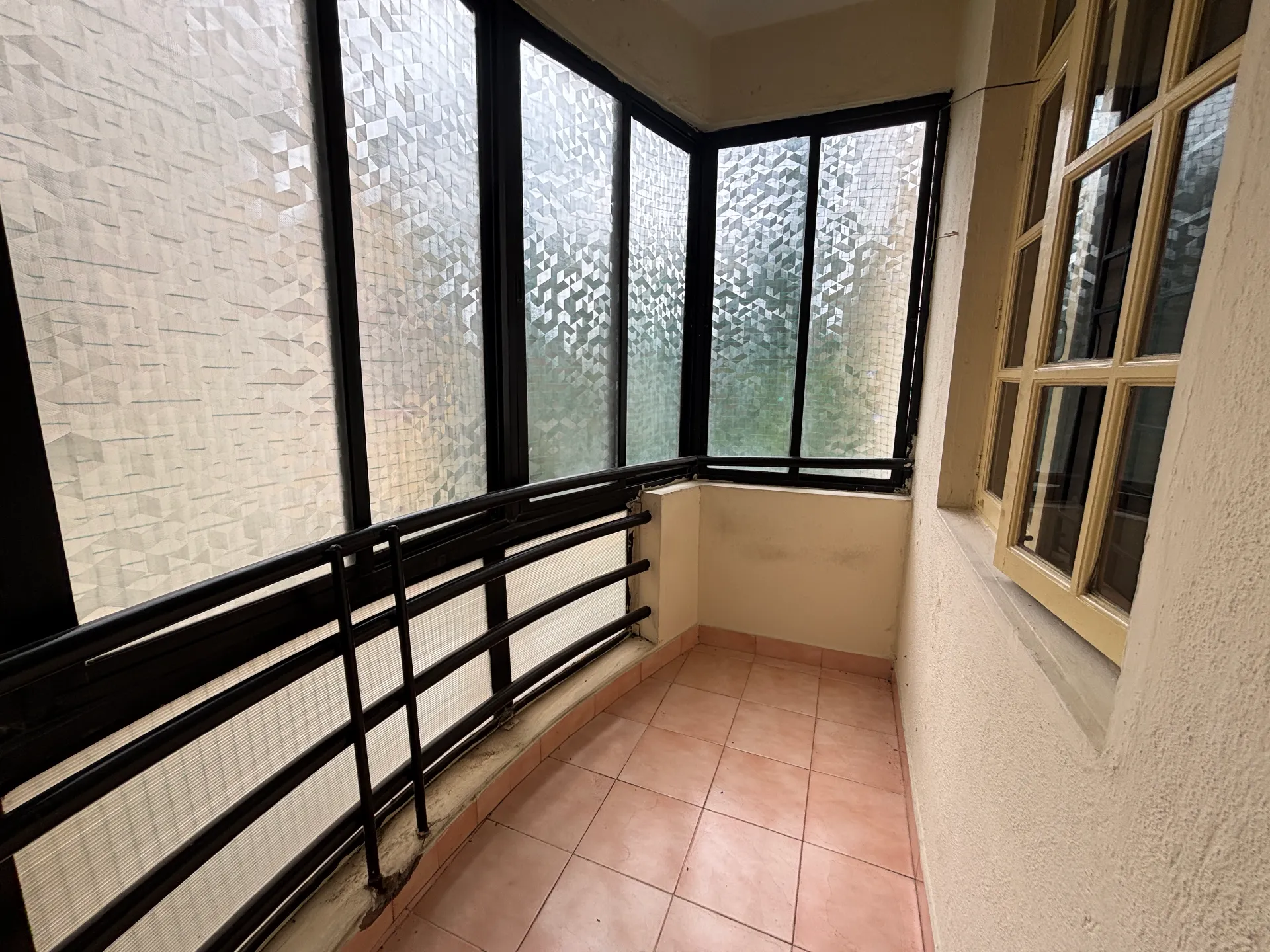 3-BHK Spacious Flat for Sale in Vijaya Bank Layout - Bannerghatta Road - Image 3