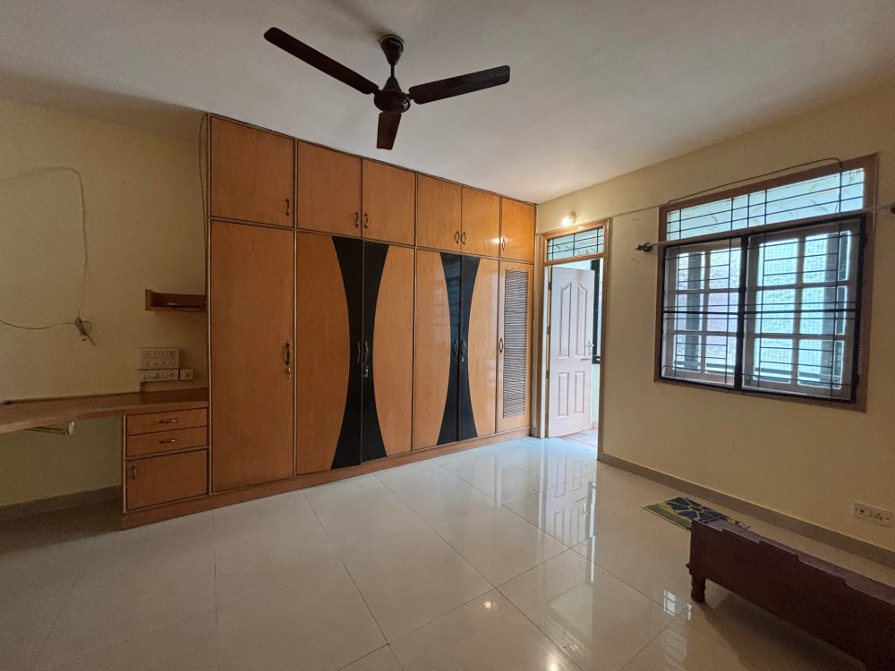 3-BHK Spacious Flat for Sale in Vijaya Bank Layout - Bannerghatta Road - Image 4