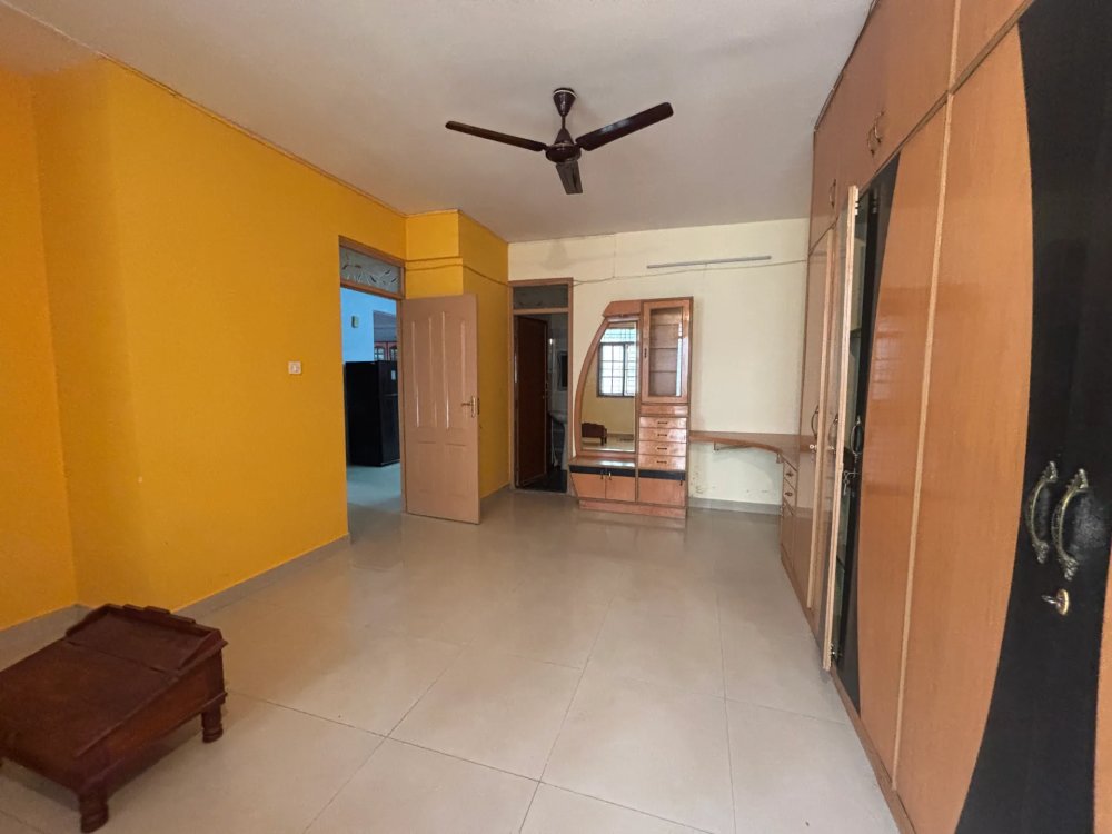 3-BHK Spacious Flat for Sale in Vijaya Bank Layout - Bannerghatta Road - Image 2