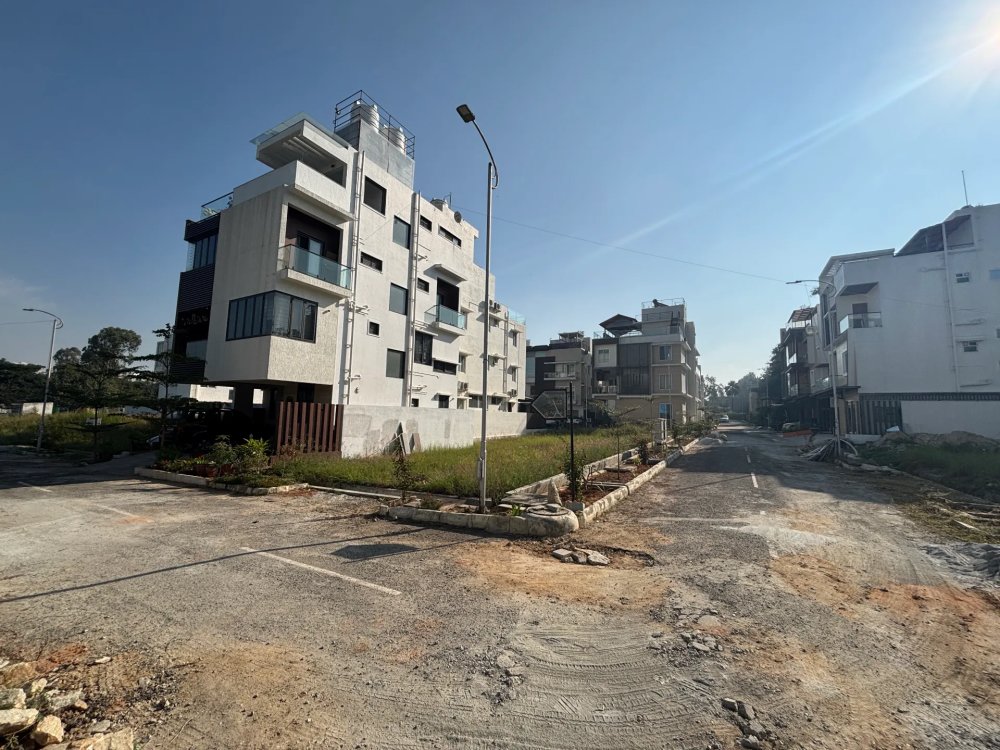 Luxury Plot 30x40 Corner Plot for Sale in Artha Zen, Eagle Ridge Gated Community - Image 1