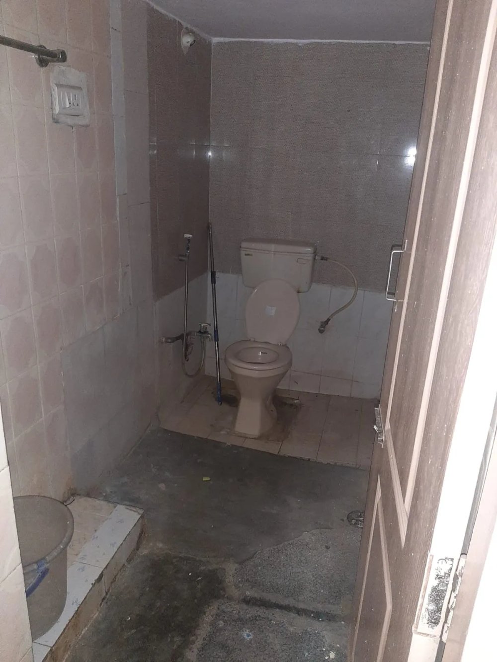 Spacious 1BHK House in RPC Layou with South Facing - Image 4