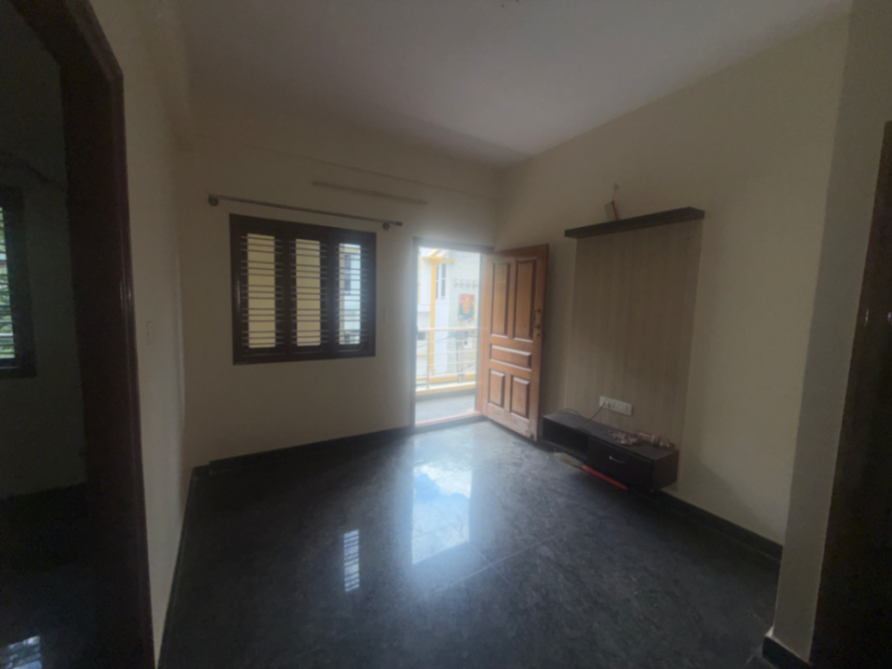 Spacious 2BHK East Facing Flat in Srinagar - Image 1