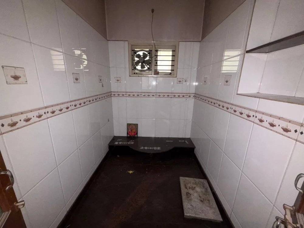 Spacious 2.5 BHK West-Facing House For Rent in Vijayanagar - Image 3