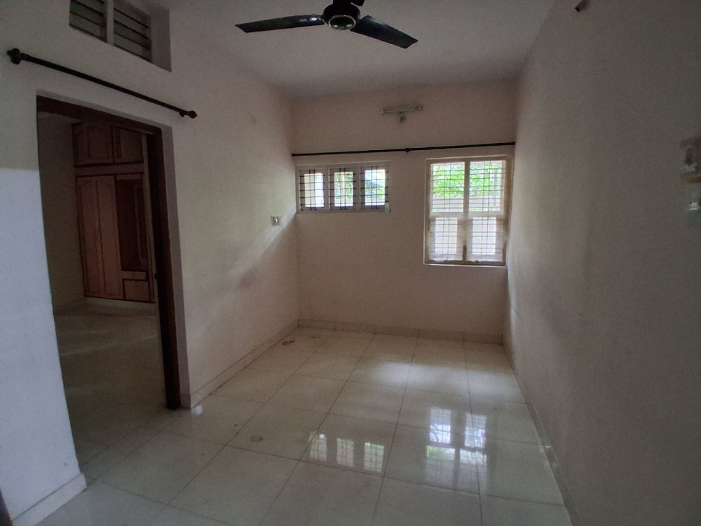3BHK Semi-Furnished Builder Floor for Rent in RPC Layout, Vijayanagar, Bengaluru - Image 3