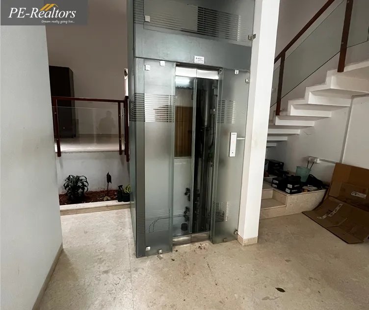 Spacious 5 BHK East-Facing corner  House in JP Nagar - Image 3