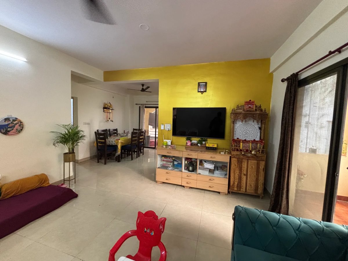 Spacious 2 BHK West-Facing Flat for Sale in Doddanekkundi - BBMP A Khatha - Image 1