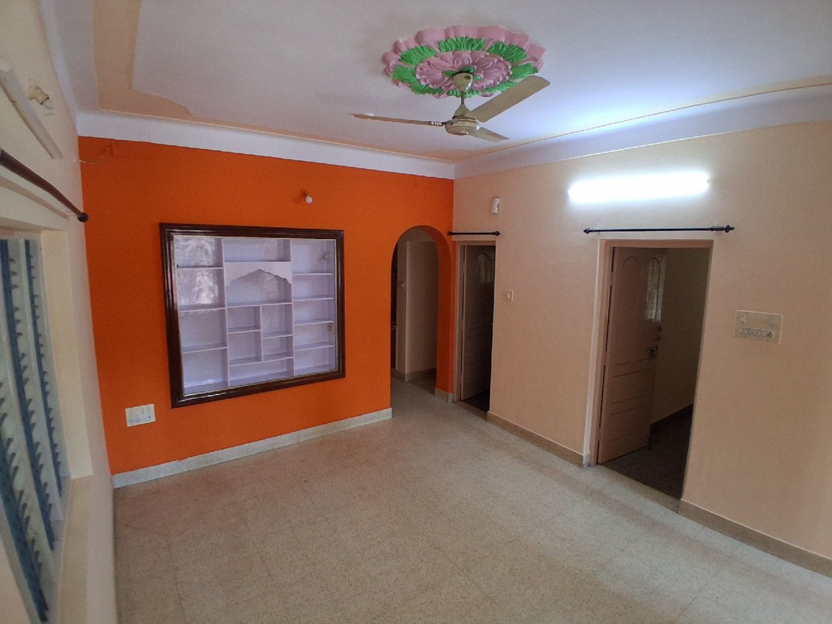 3 BHK Semi-Furnished Builder Floor for Rent in Vijayanagar, Bengaluru - North Facing, 1 Parking - Image 3
