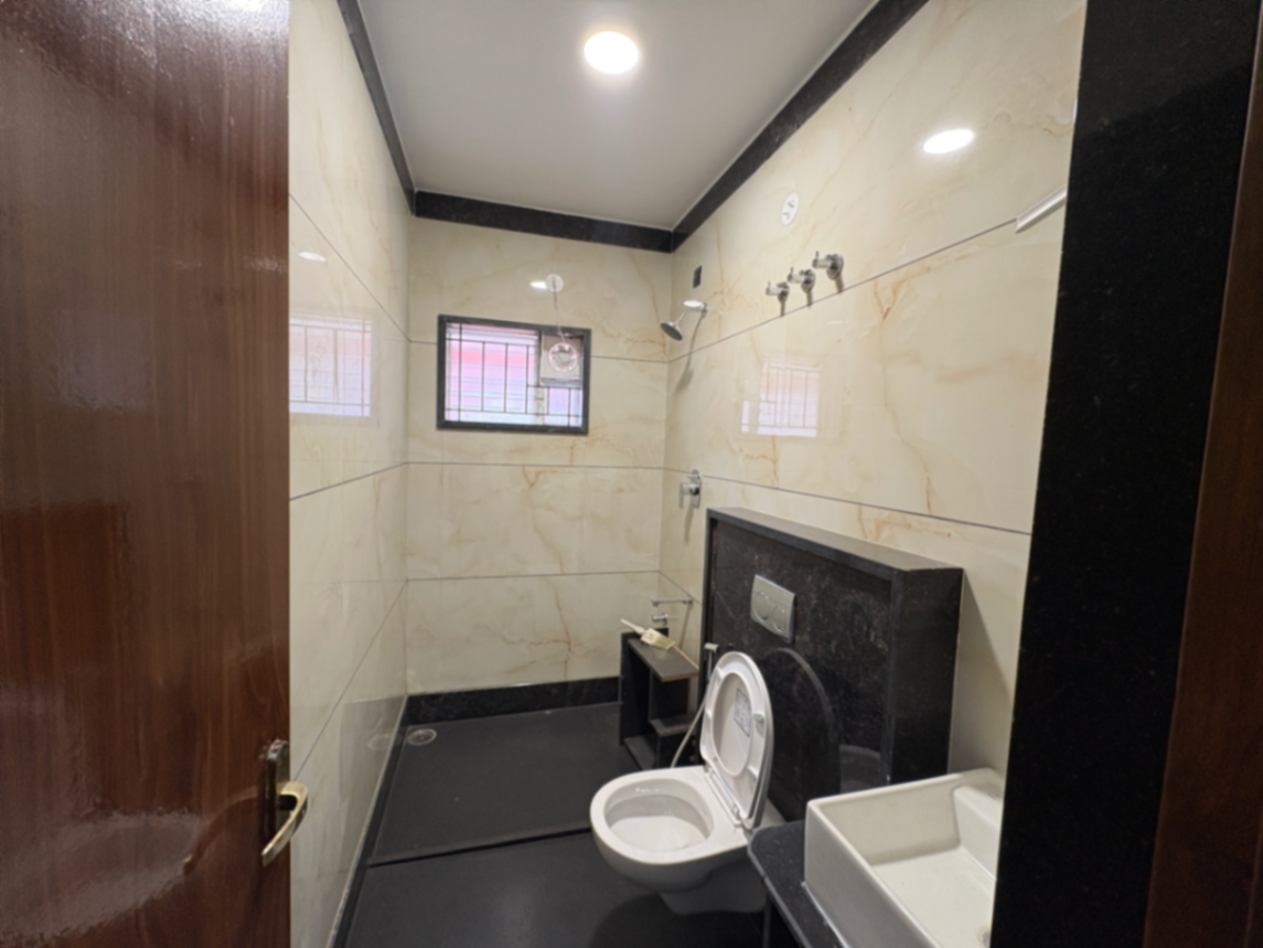 East-Facing 3 BHK Luxury Flat for Rent  - Image 4