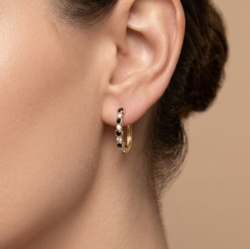14k Altın Kaplama Siyah Beyaz Zirkon Taşlı Huggie Küpe
