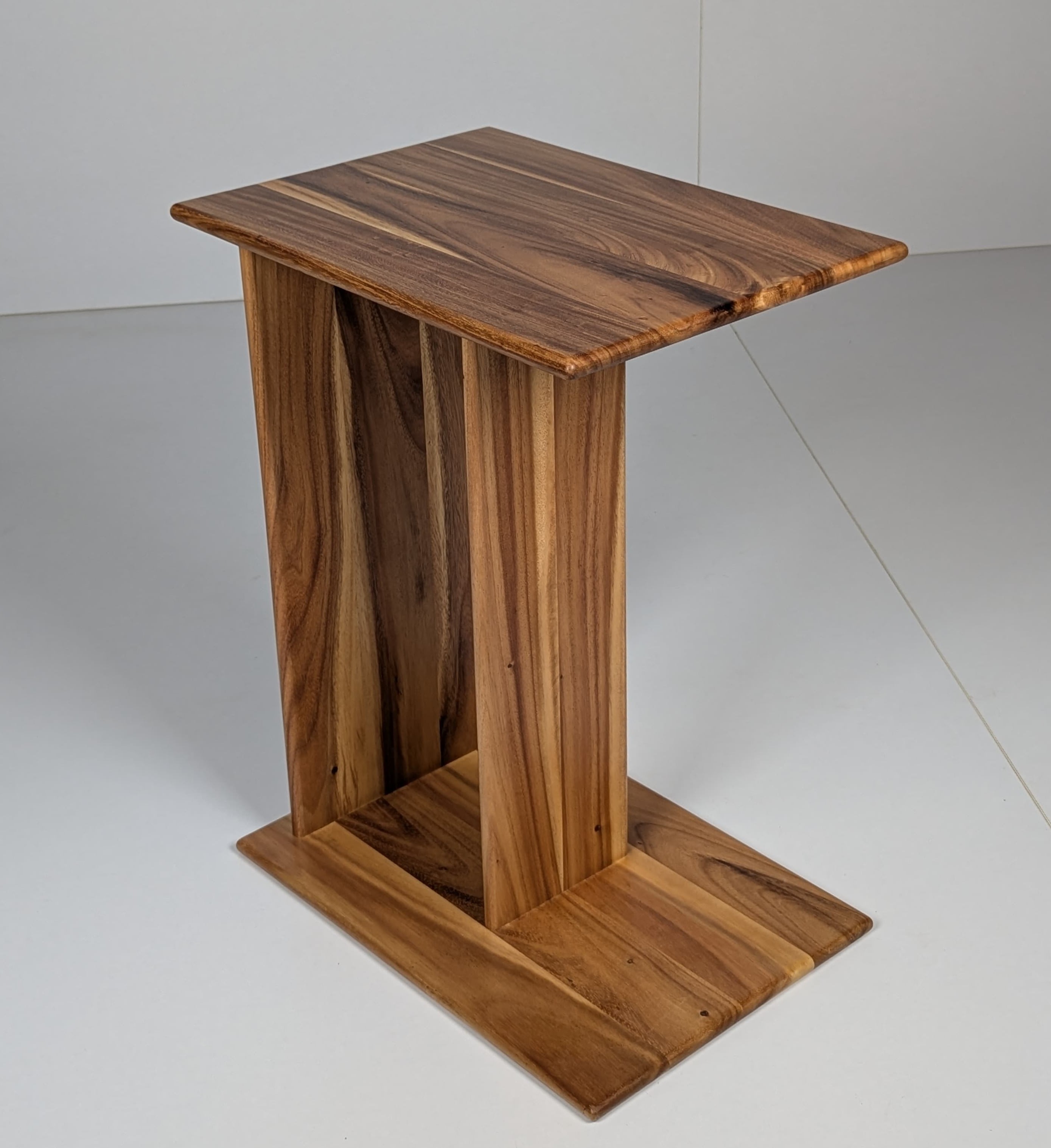 C-Table with middle support