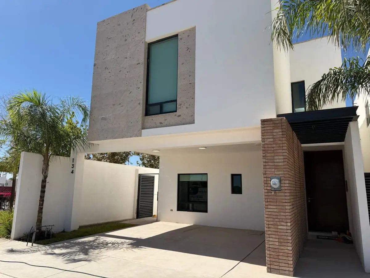 Casa en Venta en La Rioja Residencial, Torreón - Moderna y Espaciosa