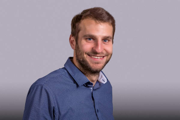 #74 – Jonathan Bouhy, CEO Elneo : « Faire monter au capital 1/3 des employés  et rendre durable et circulaire l&rsquo;air comprimé »