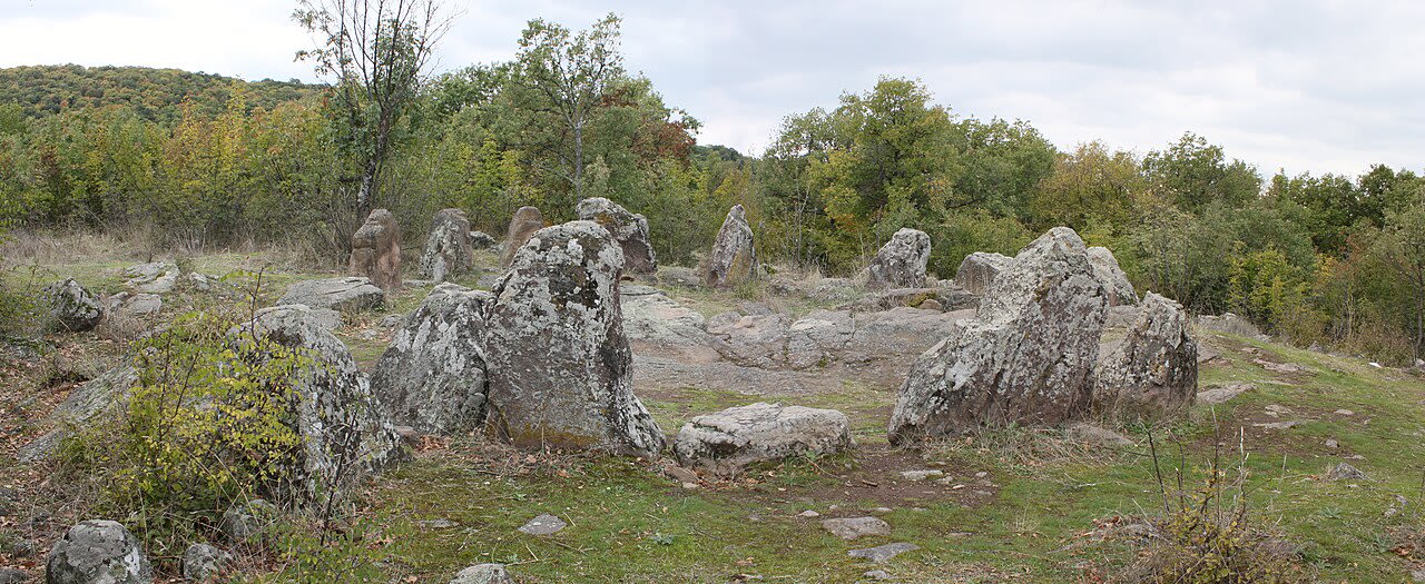 Dolni Glavanak Cromlech - Thracian sacred site