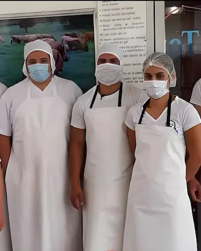Trabajadores de Lácteos El Torito en una feria de queso