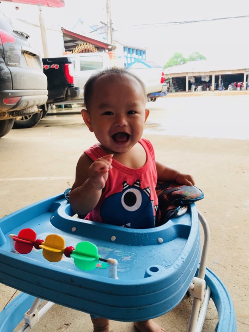 enfant à laksao au laos