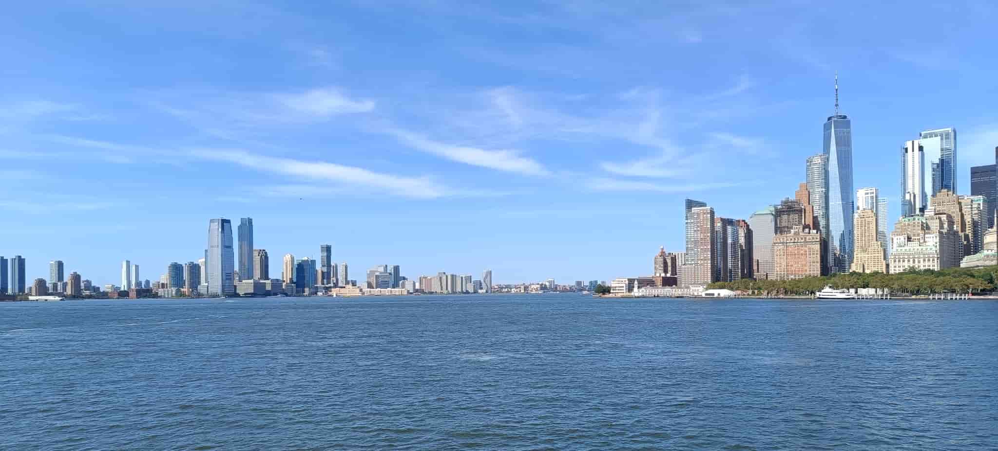 skyline Manhattan ferry staten island