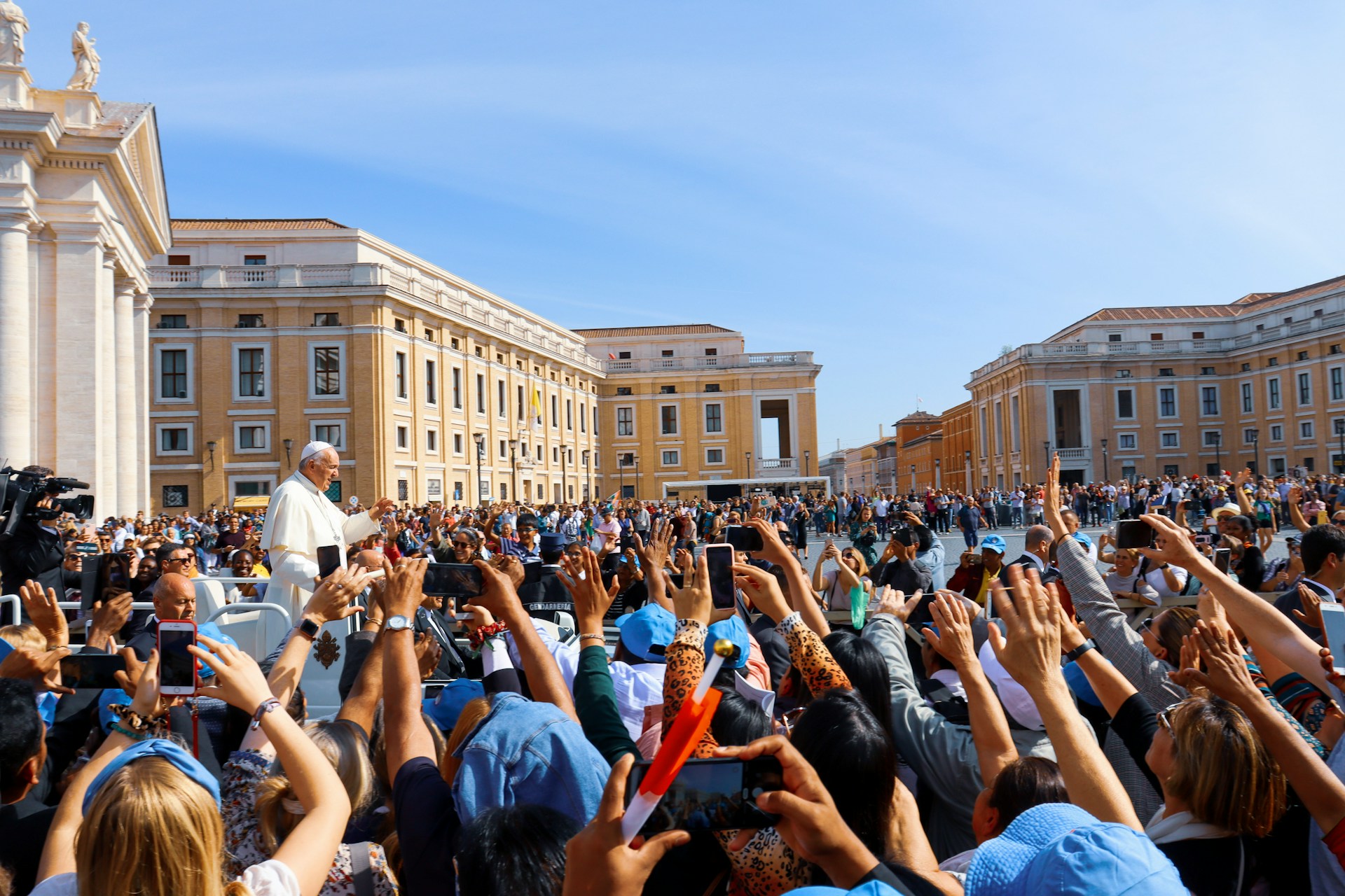 Pope Frances - Basilica di San Pietro, Vatican City (by Agatha Depine - Unsplash)