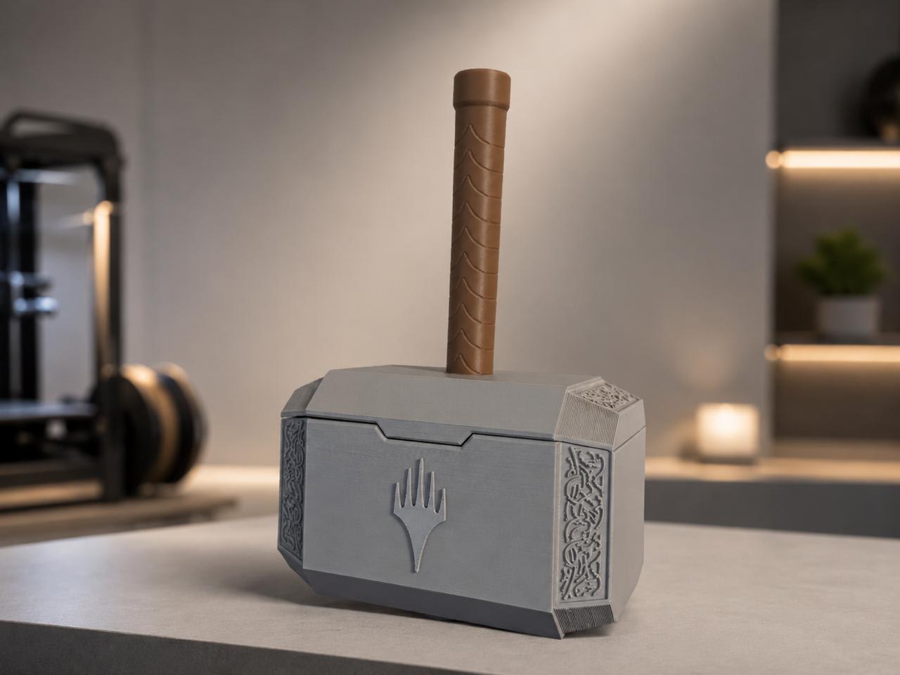 Deck Box Mjölnir — El Martillo de Thor para tu mazo