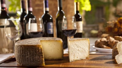 Deilig vin- og mattur til de b�lgende �sene i Piemonte