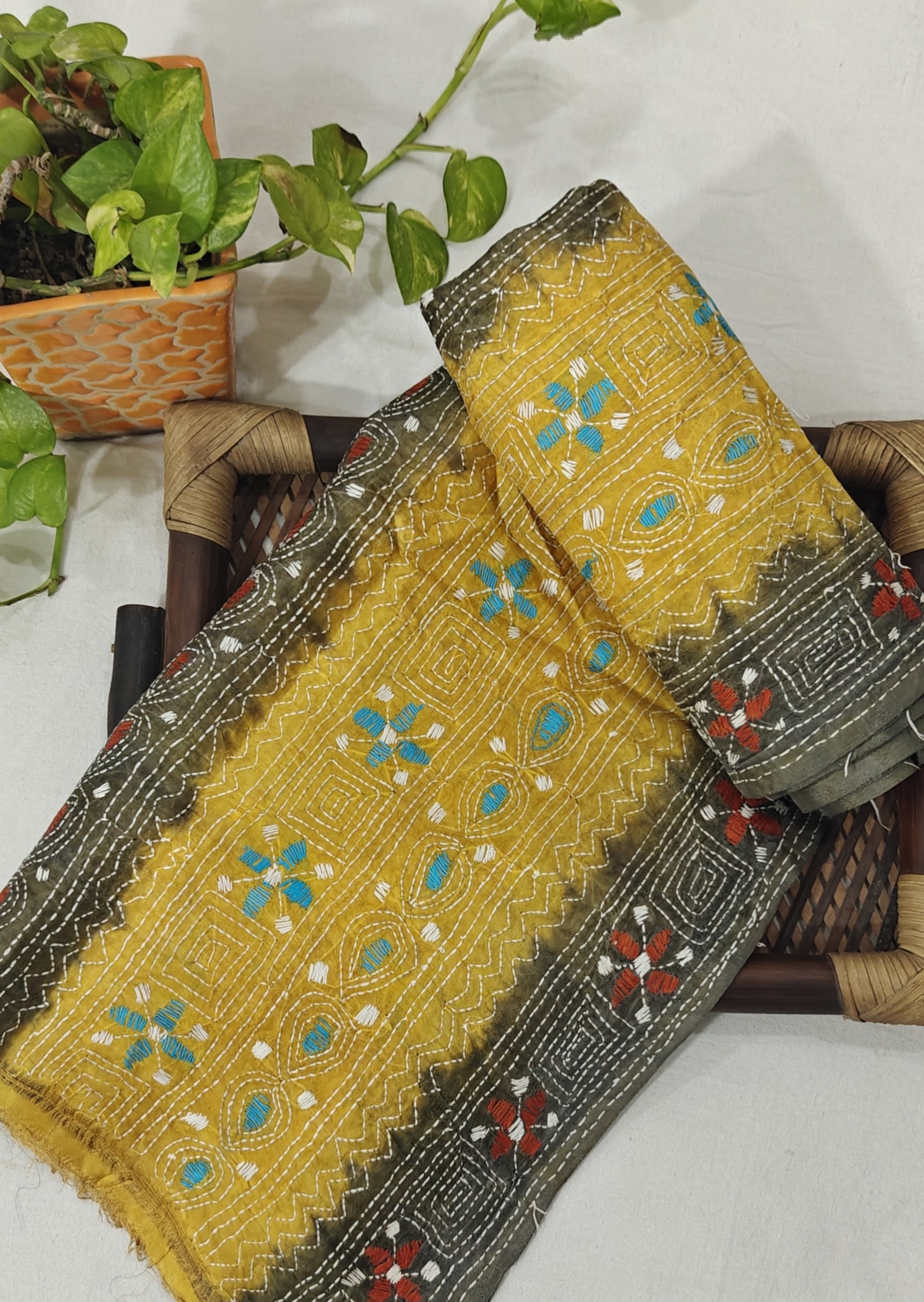 handcrafted Kantha dupatta
