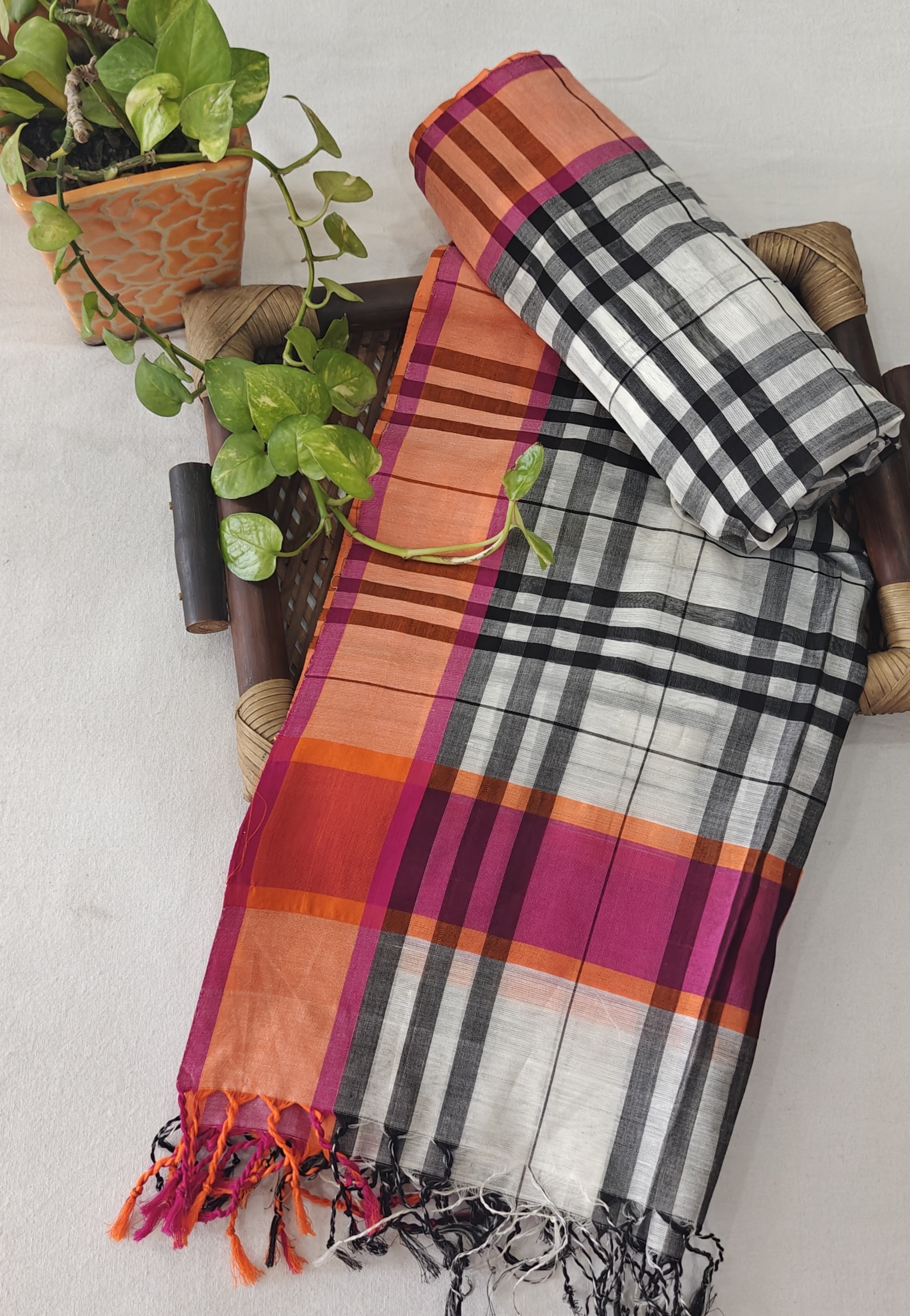 Handwoven Maheshwari silk cotton dupatta