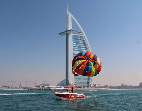 Parasailing in Dubai