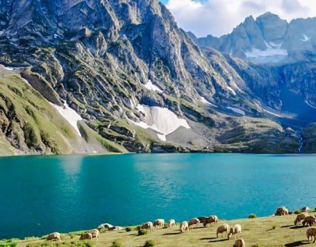 Baraadsar Lake Trek