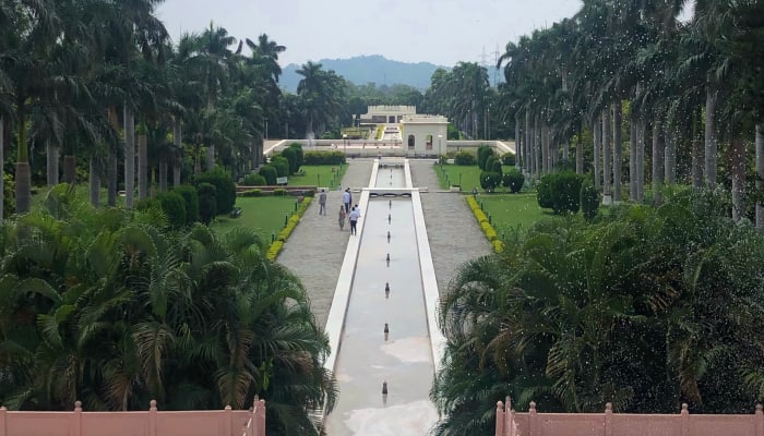 Top 10 Places to visit in Chandigarh , Tourist Places, Activities & More