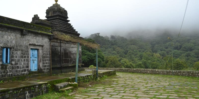 Pray at Sakaleswara Temple