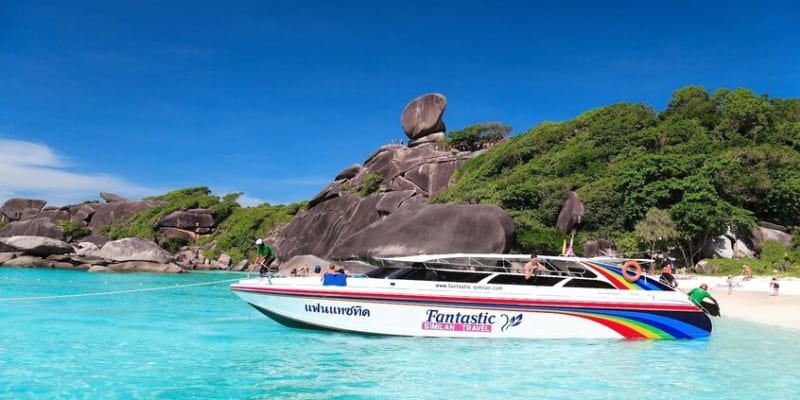Islands speedboat tour
