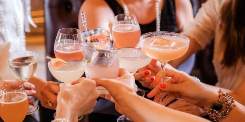 Enjoy Refreshing Drinks and Dance at Famous Bars
