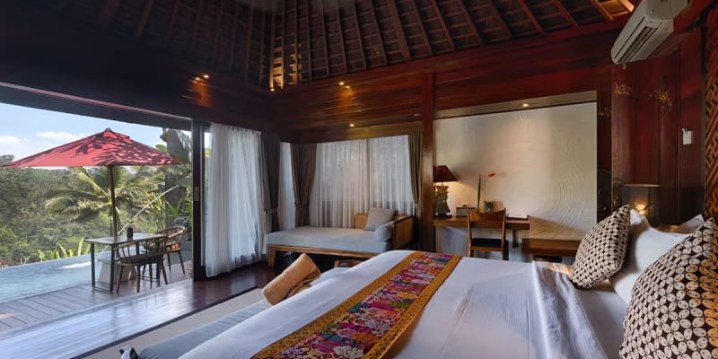 B͏lack Penny Villas