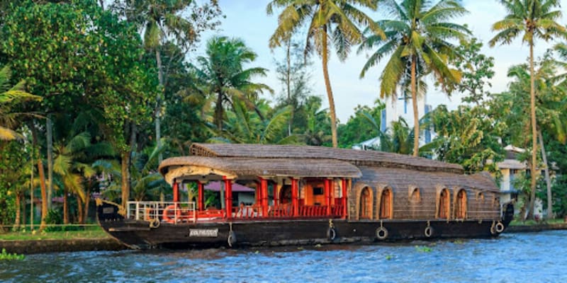 Aqua Jumbo H͏ouseboat