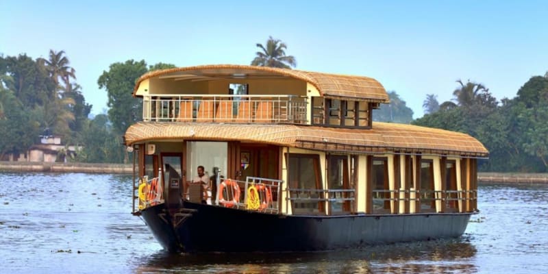 Cosy Houseboats