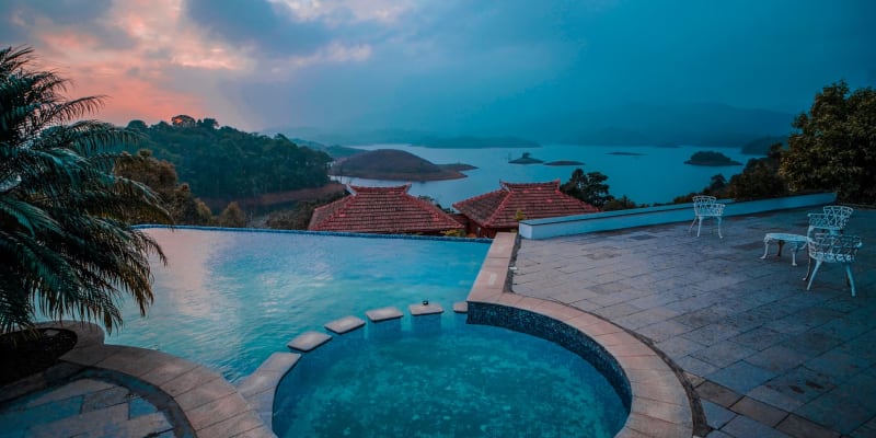 Contour Island Resort & Spa