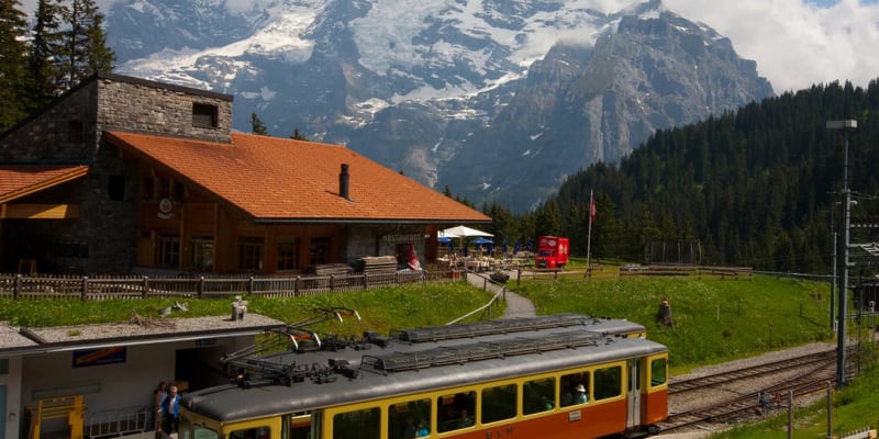 Lauterbrunnen–Mürren Mountain Railway Ride