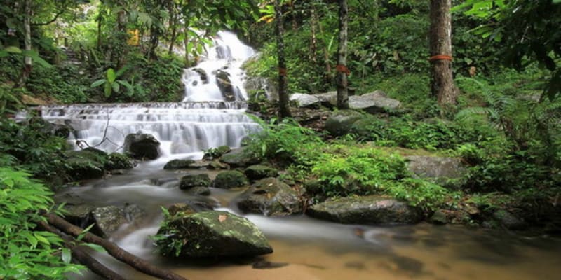 Mae Takhrai Waterfall