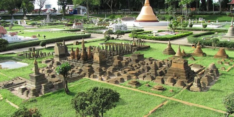 Tour the World at Mini Siam