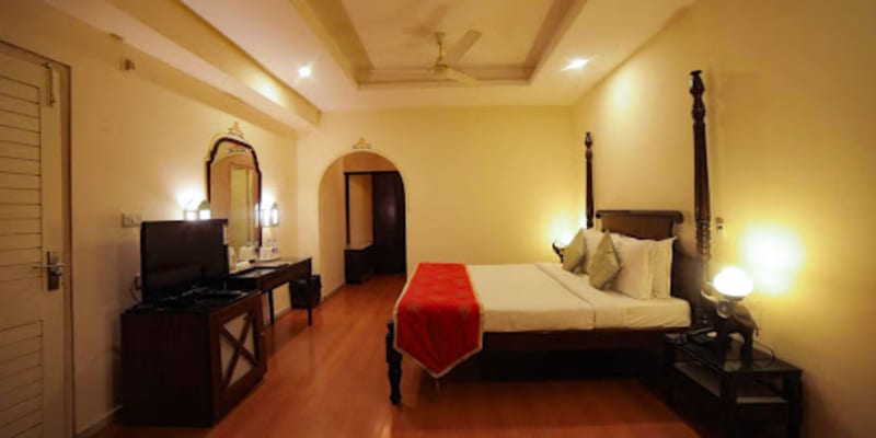 Hotel Hilltop Palace