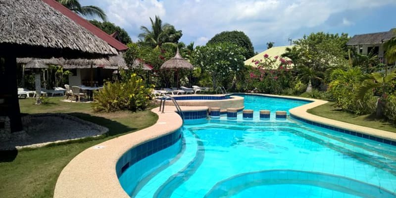 Dolphin House Beach Resort